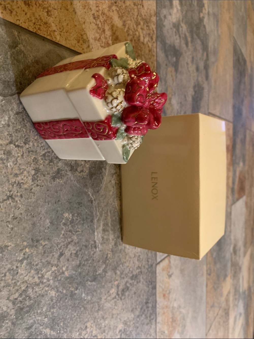 New without tag Lenox White Ceramic Gift Box with Red Floral Bow and Gold Trim